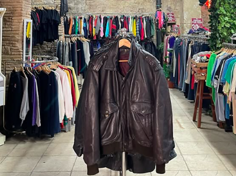 Una tona de roba vintage de marca per 10 euros, així serà el mercat d’una coneguda botiga de Barcelona aquest dissabte i diumenge, 18 i 19 d'octubre Una tona de roba vintage de marca per 10 euros, així serà el mercat d’una coneguda botiga de Barcelona aquest dissabte i diumenge, 18 i 19 d'octubre