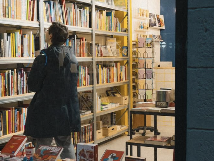 Així és la nova Llama Store: l’única llibreria del món dedicada a l’humor que es troba a Barcelona