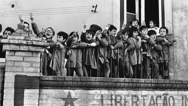 Venham Mais Cinco - O Olhar Estrangeiro sobre a Revolução Portuguesa
