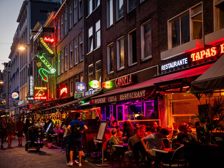 Smoking weed in Amsterdam: a beginner’s guide for 2025