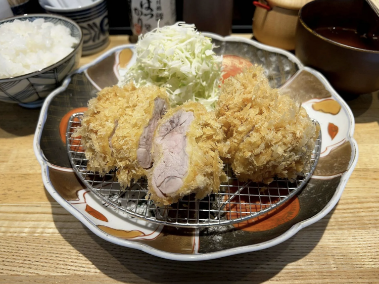 รวมร้านทงคัตสึในโตเกียว หมูชุบแป้งทอดกรอบนอกนุ่มในกับเครื่องเคียงสูตรเฉพาะ รวมร้านทงคัตสึในโตเกียว หมูชุบแป้งทอดกรอบนอกนุ่มในกับเครื่องเคียงสูตรเฉพาะ