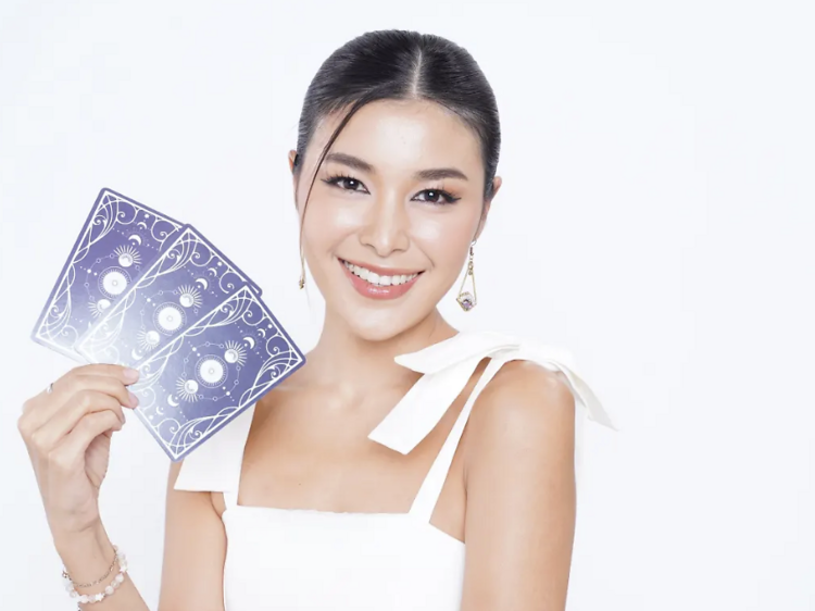 ทำความรู้จักกับ ‘นก–นภัสสร’ หมอดูไพ่ทาโรต์ขวัญใจชาว TikTok ในกรุงเทพฯ ทำความรู้จักกับ ‘นก–นภัสสร’ หมอดูไพ่ทาโรต์ขวัญใจชาว TikTok ในกรุงเทพฯ