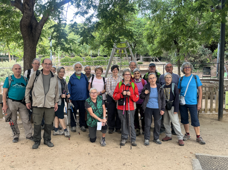 Un grup de jubilats barcelonins fa 30 anys que es troba cada setmana per anar d'excursió