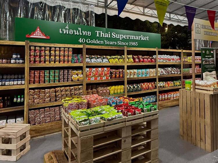 Thai Market โผล่สาขาใหม่ที่ Jurong Point พร้อม ‘กองทัพมาม่า’ สตรีตฟู้ด และสินค้ากว่า 2,000 รายการ Thai Market โผล่สาขาใหม่ที่ Jurong Point พร้อม ‘กองทัพมาม่า’ สตรีตฟู้ด และสินค้ากว่า 2,000 รายการ